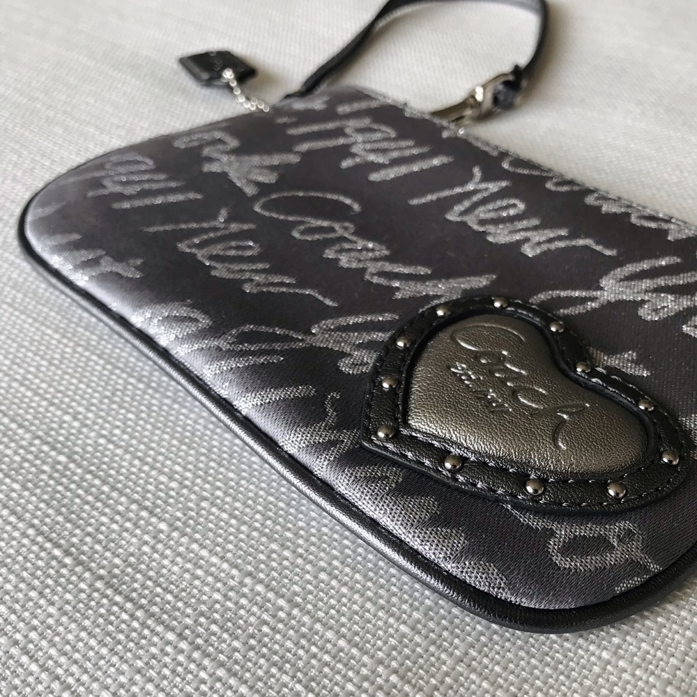 Coach Poppy Script Studded Heart Metallic Wristlet Y2K Collectible - Picture 13 of 15